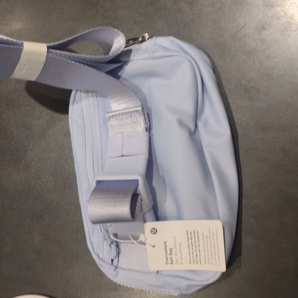 NWT Lululemon Everywhere Belt Bag, Pastel Blue, 1L - Picture 2 of 2